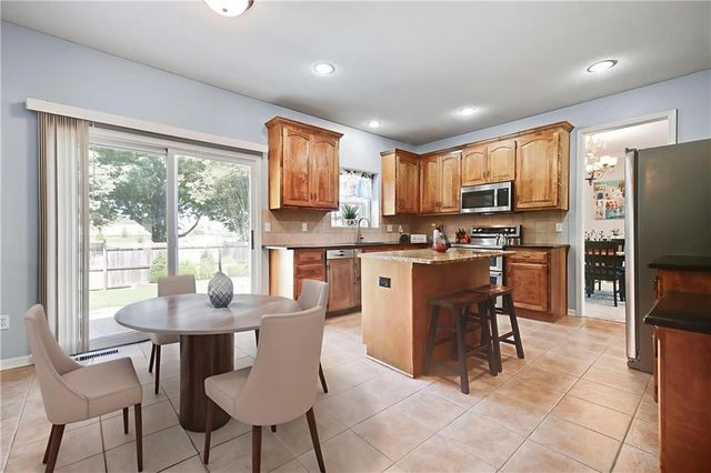 19480 W 207TH Terrace, Spring Hill, KS 66083