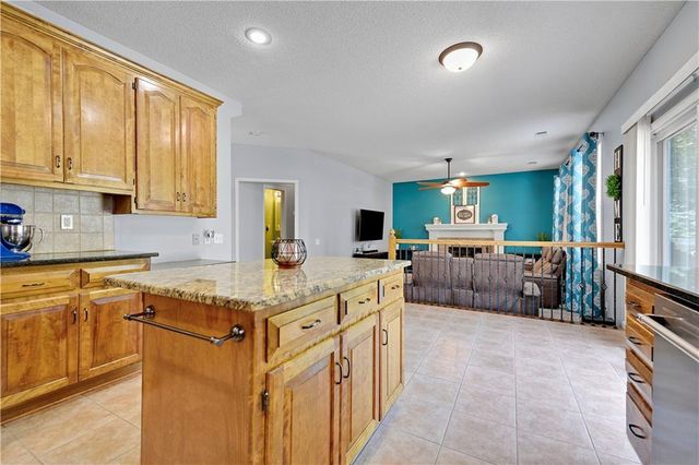 19480 W 207TH Terrace, Spring Hill, KS 66083