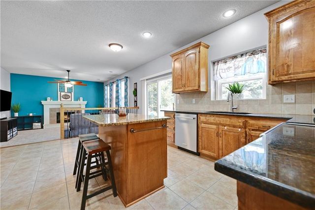 19480 W 207TH Terrace, Spring Hill, KS 66083