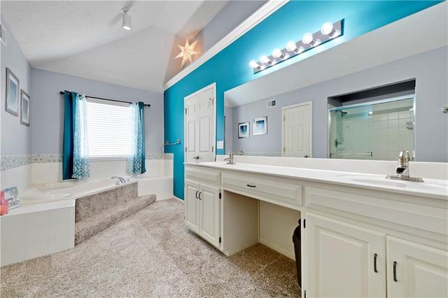 19480 W 207TH Terrace, Spring Hill, KS 66083