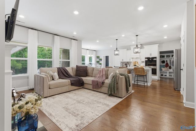 309 Creek Grove Avenue, New Market, AL 35761