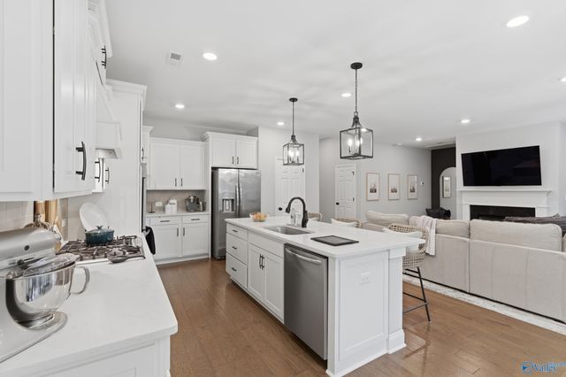 309 Creek Grove Avenue, New Market, AL 35761