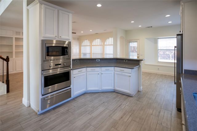 413 Ridge Meade Drive, Lewisville, TX 75067