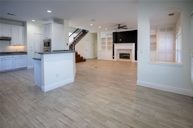 413 Ridge Meade Drive, Lewisville, TX 75067