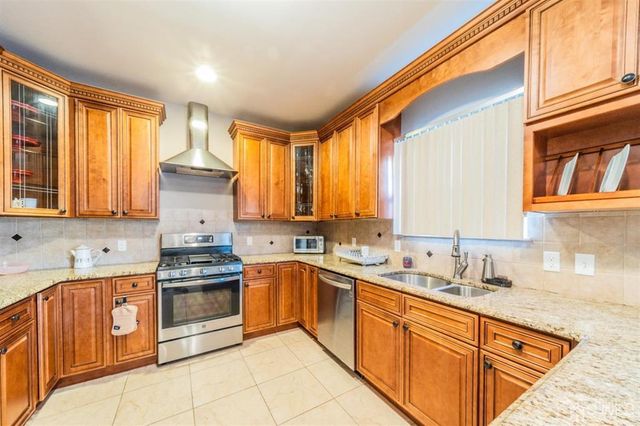 66 S Whittier Street, Carteret, NJ 07008
