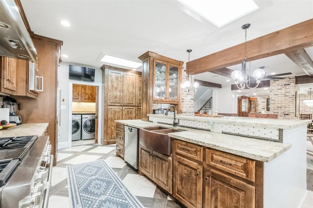 8638 Oakford Drive, Houston, TX 77024