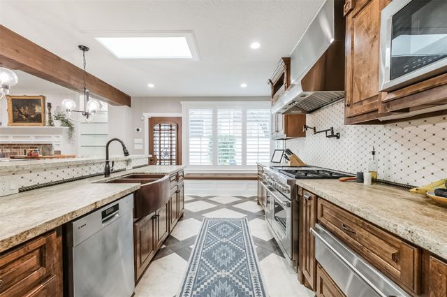 8638 Oakford Drive, Houston, TX 77024