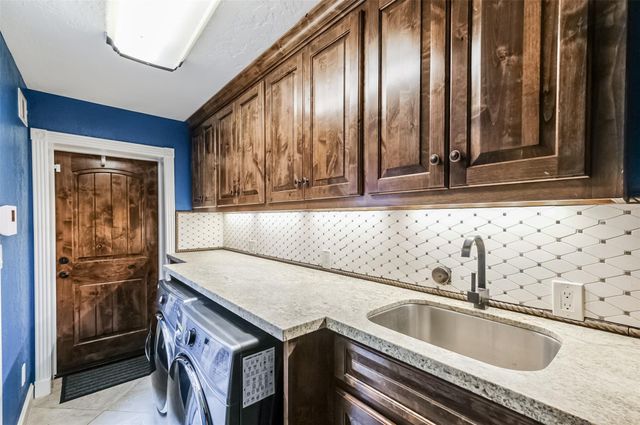 8638 Oakford Drive, Houston, TX 77024