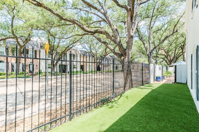 8638 Oakford Drive, Houston, TX 77024