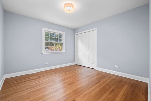 1813 E Wood Lane, Mount Prospect, IL 60056