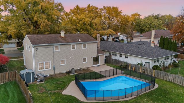 1813 E Wood Lane, Mount Prospect, IL 60056