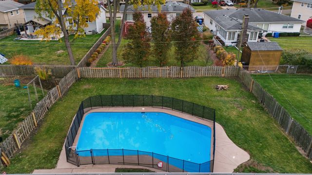 1813 E Wood Lane, Mount Prospect, IL 60056