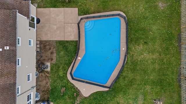 1813 E Wood Lane, Mount Prospect, IL 60056