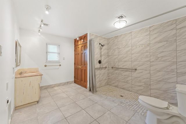 1106 Castle Hill Trail, Kingwood, TX 77339