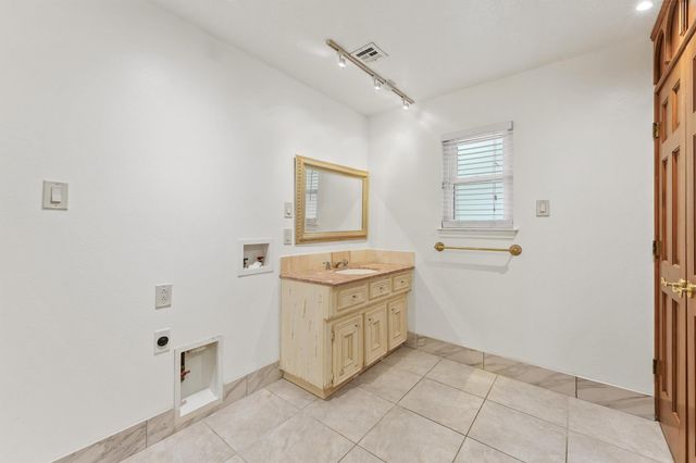 1106 Castle Hill Trail, Kingwood, TX 77339