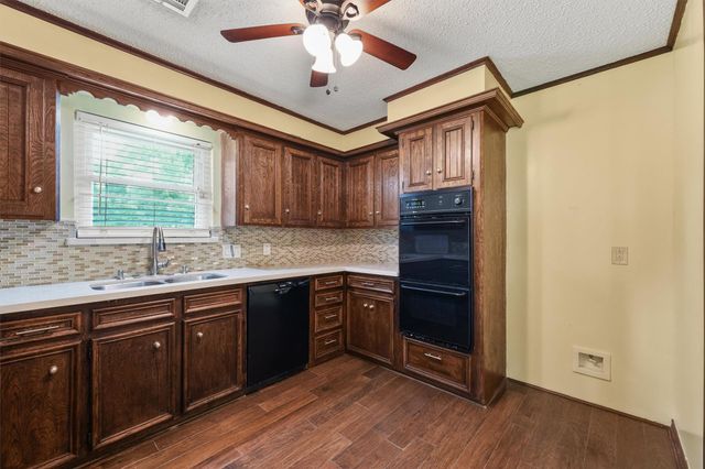 1106 Castle Hill Trail, Kingwood, TX 77339