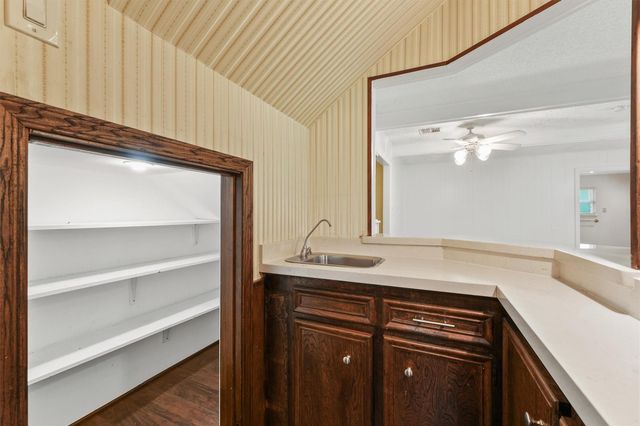 1106 Castle Hill Trail, Kingwood, TX 77339
