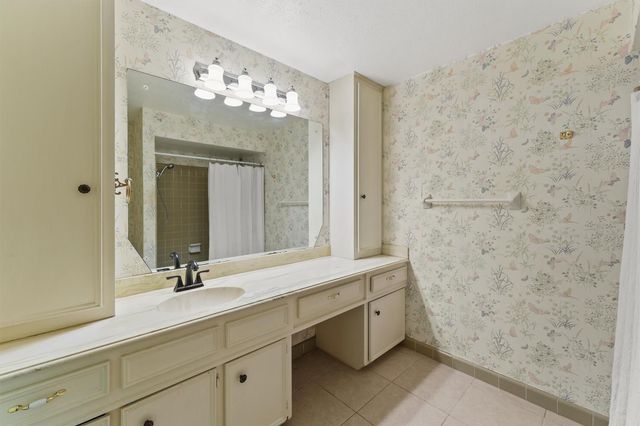 1106 Castle Hill Trail, Kingwood, TX 77339