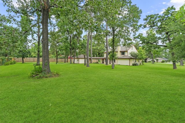 1106 Castle Hill Trail, Kingwood, TX 77339