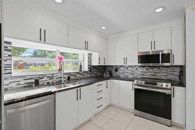 4841 NE 29th Ave, Lighthouse Point, FL 33064