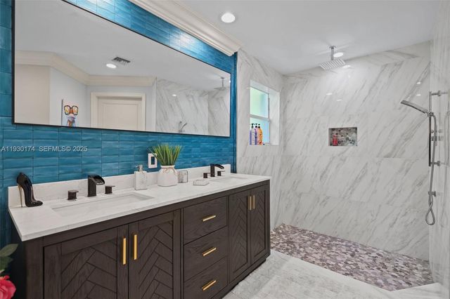 4841 NE 29th Ave, Lighthouse Point, FL 33064