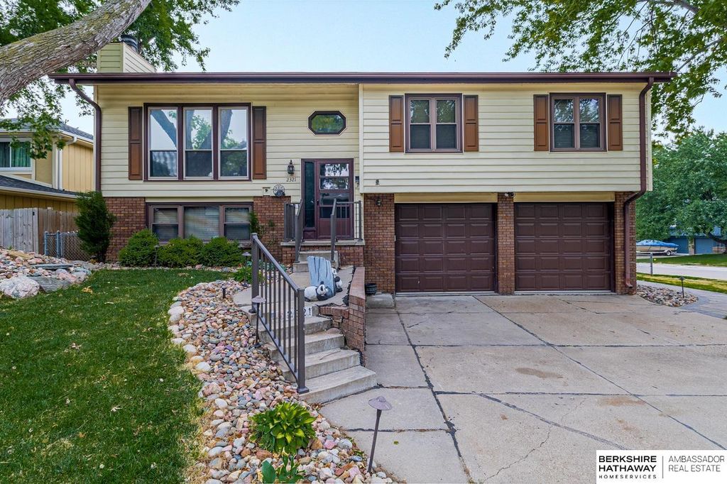 2321 Georgetown Place, Bellevue, NE 68123
