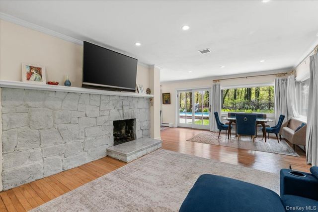 5 Fox Lane, Locust Valley, NY 11560