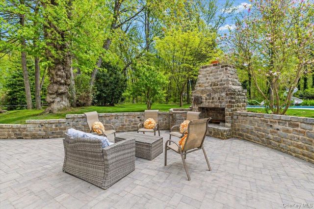 5 Fox Lane, Locust Valley, NY 11560