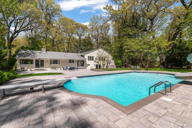 5 Fox Lane, Locust Valley, NY 11560