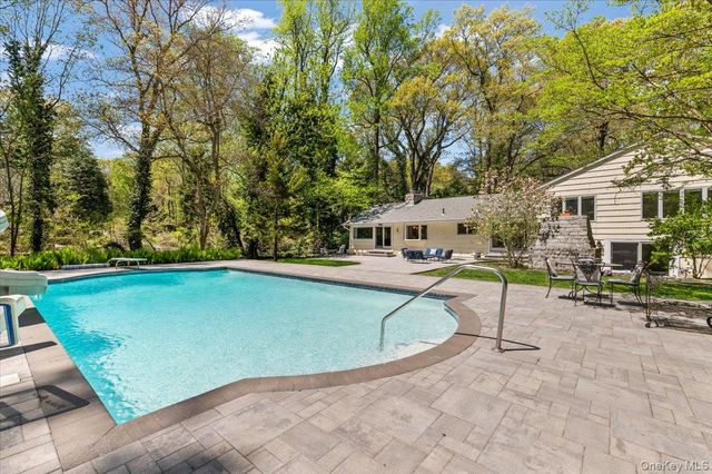 5 Fox Lane, Locust Valley, NY 11560