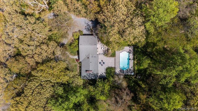 5 Fox Lane, Locust Valley, NY 11560