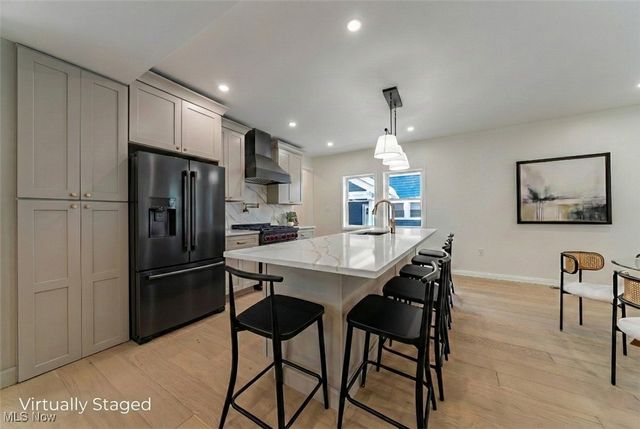 2124 Lamberton Road, Cleveland Heights, OH 44118