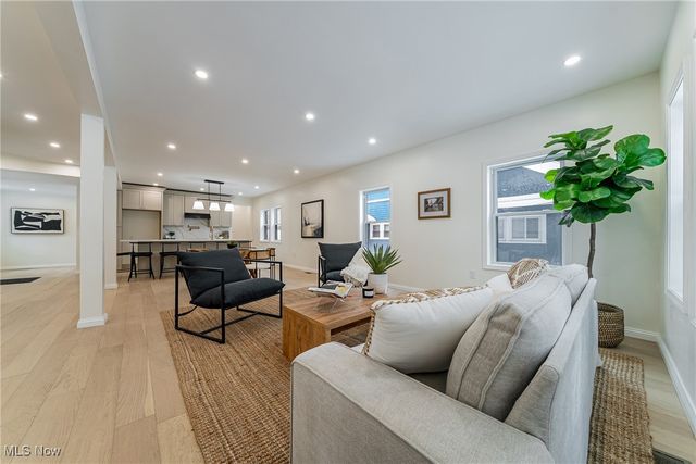 2124 Lamberton Road, Cleveland Heights, OH 44118