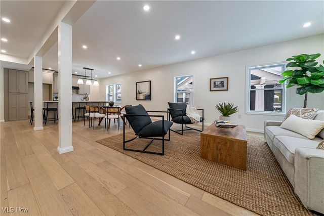 2124 Lamberton Road, Cleveland Heights, OH 44118