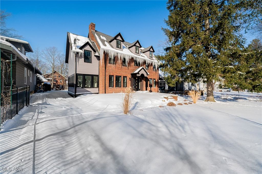 2124 Lamberton Road, Cleveland Heights, OH 44118