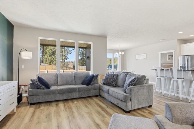 16721 N Dakota Ln, Colbert, WA 99005