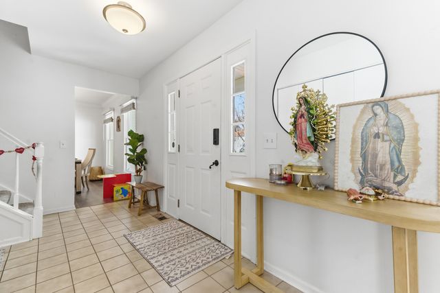 2001 Madison Avenue, Gurnee, IL 60031