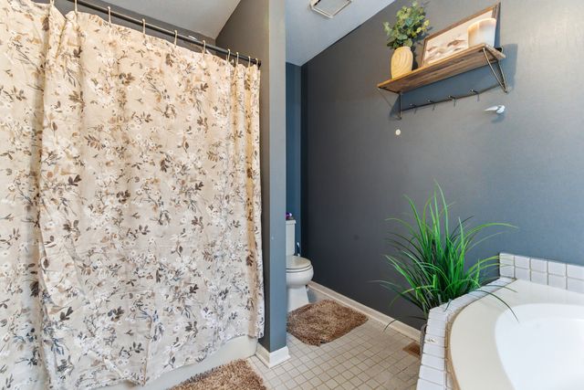 2001 Madison Avenue, Gurnee, IL 60031