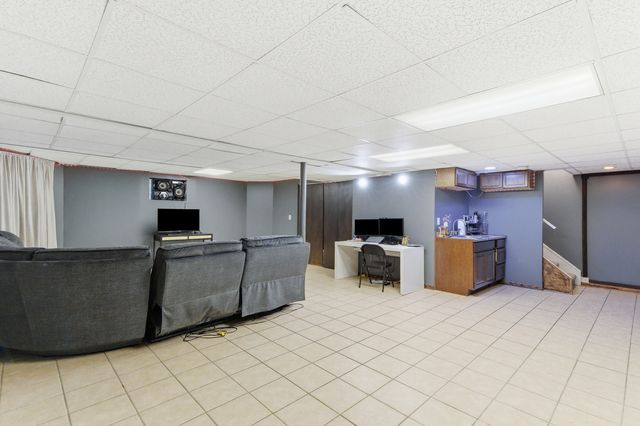 2001 Madison Avenue, Gurnee, IL 60031