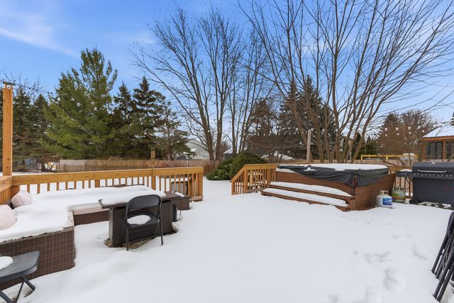 2001 Madison Avenue, Gurnee, IL 60031