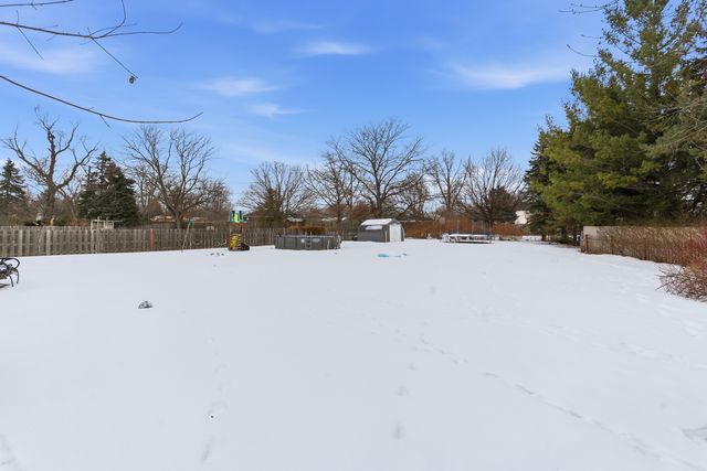 2001 Madison Avenue, Gurnee, IL 60031