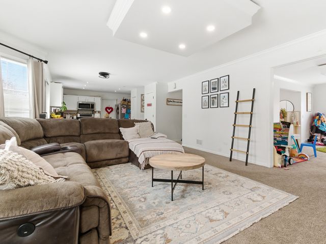 2001 Madison Avenue, Gurnee, IL 60031