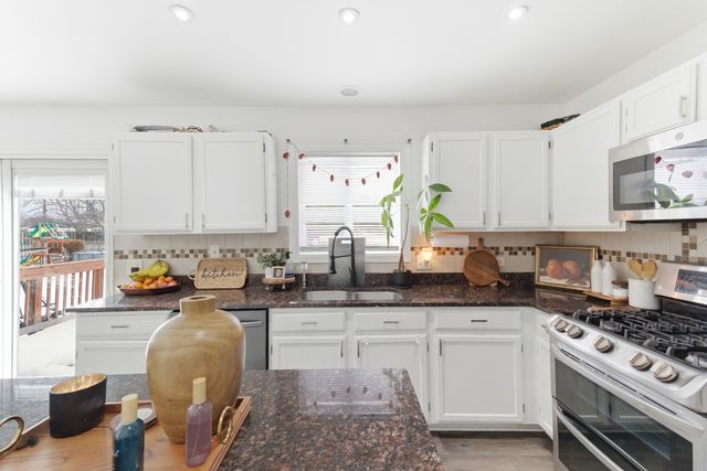 2001 Madison Avenue, Gurnee, IL 60031