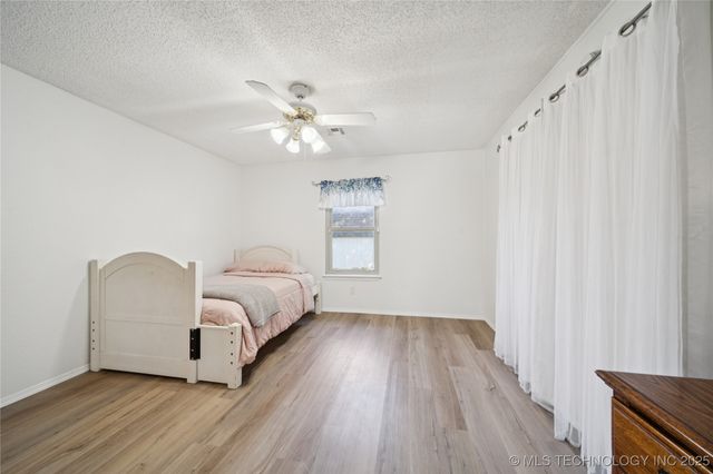 17786 S Santa Fe Street, Mounds, OK 74047