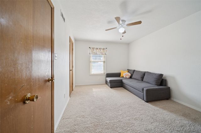 17786 S Santa Fe Street, Mounds, OK 74047