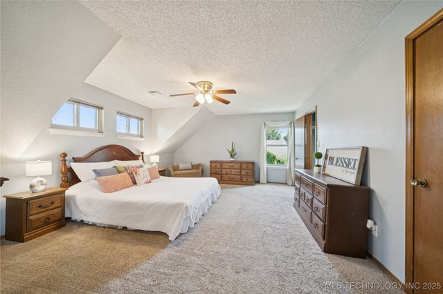 17786 S Santa Fe Street, Mounds, OK 74047