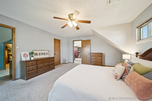 17786 S Santa Fe Street, Mounds, OK 74047