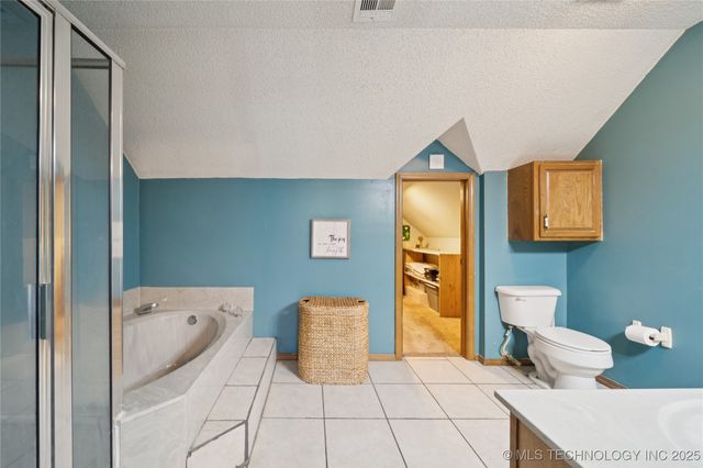 17786 S Santa Fe Street, Mounds, OK 74047