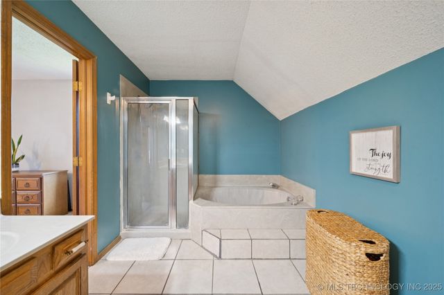 17786 S Santa Fe Street, Mounds, OK 74047