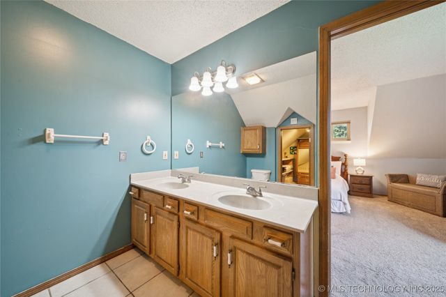 17786 S Santa Fe Street, Mounds, OK 74047